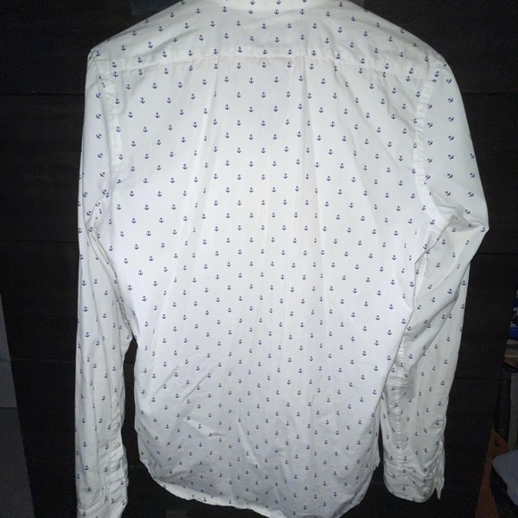 Men’s Express Long-Sleeve Button Down (SMALL) - Picture 2 of 4